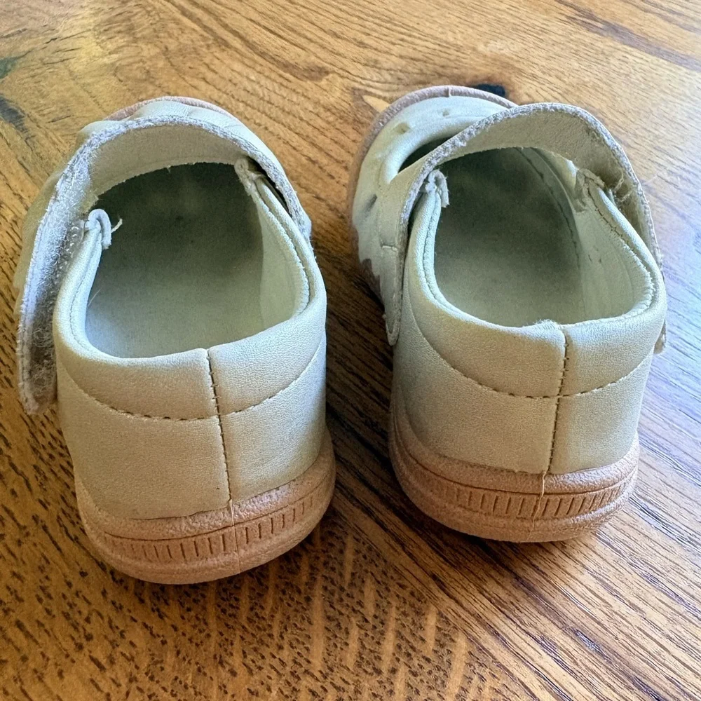 Oomphies Girls Amina Cupsole Mary Jane Flat- Gold- size 5